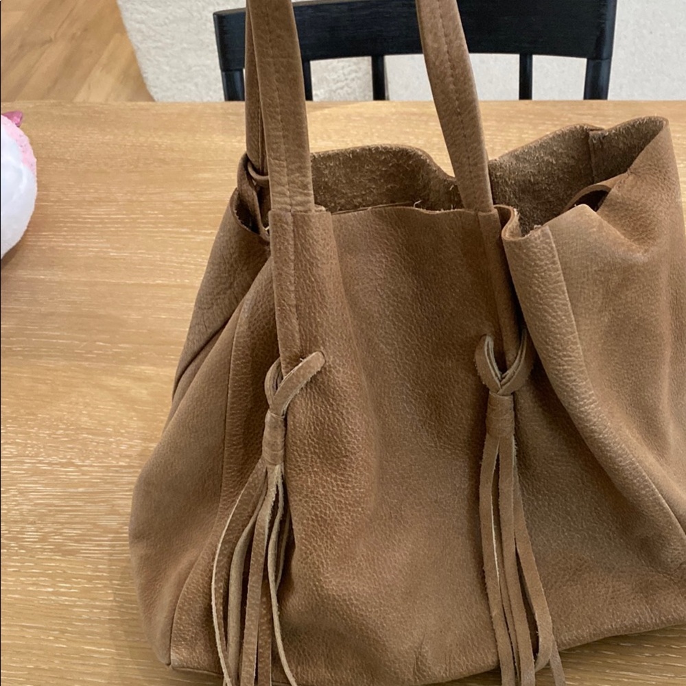 Elegant Tan Leather Tote Bag